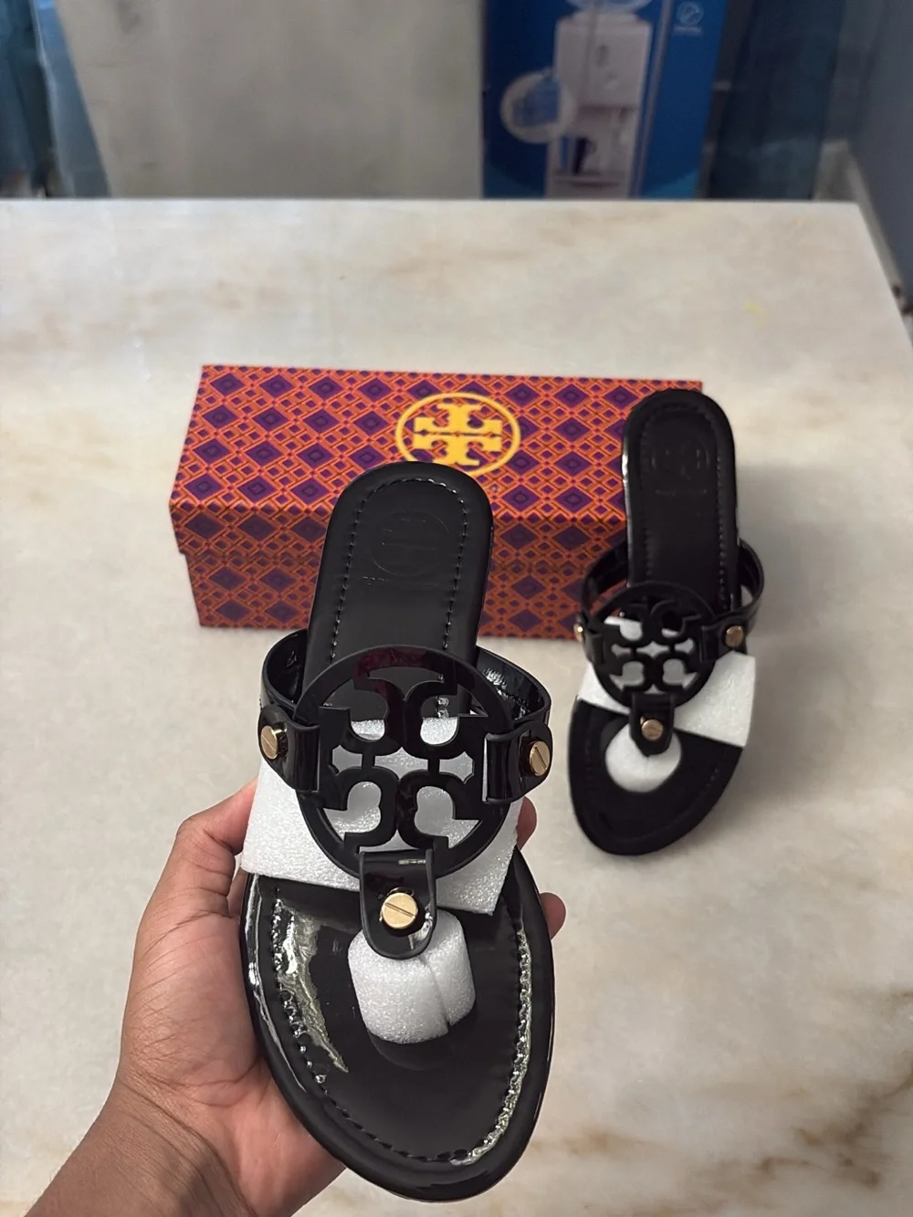 Tory Burch Black Logo Cutout Leather Thong Sandals